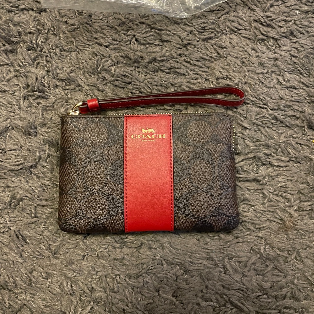 Brand New Coach Wristlet 🤎❤️